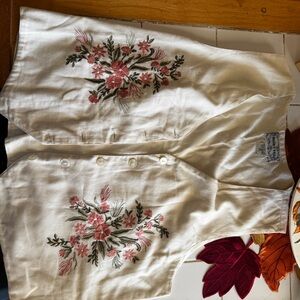 Vintage Rosettes Vest Floral Embroidery M cottage core grandma sheik opal button